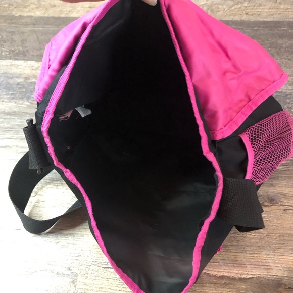 Hello Kitty Messenger Bag black and pink used condition.  Missing zipper piece - Picture 7 of 9